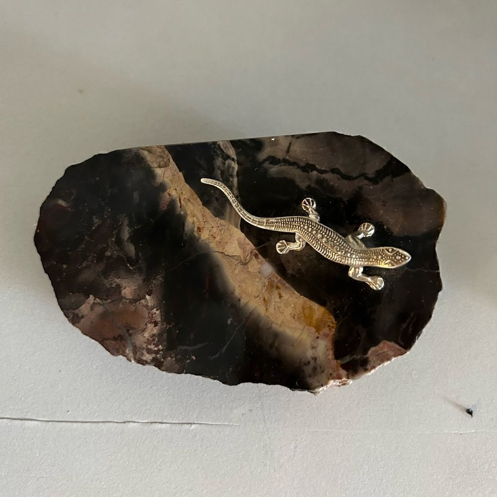 Vintage Marble Trinket Dish w/ Silver Lizard Accent – Natural Stone Decor